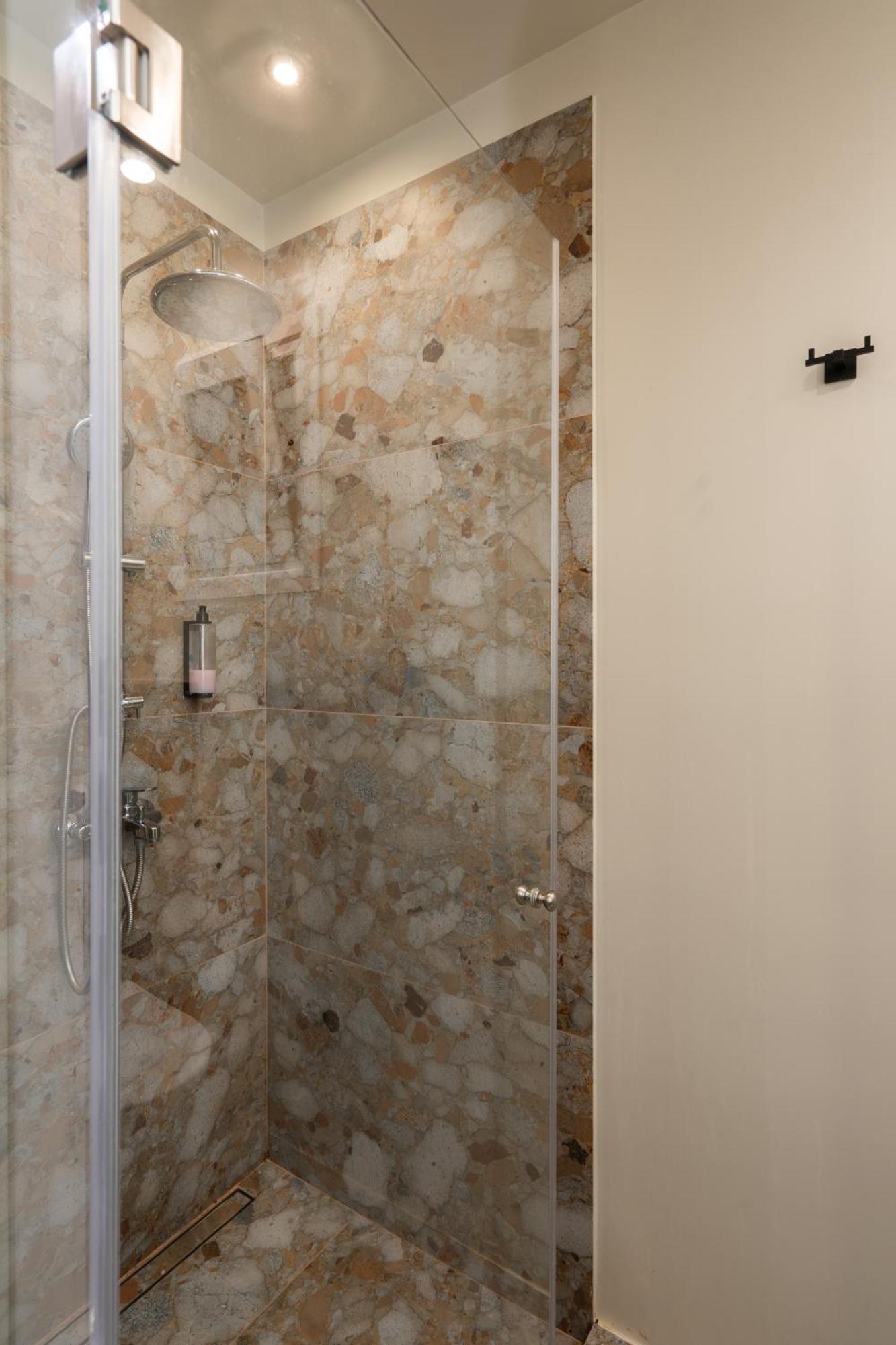 A Place 4U No6 - City Escape With Balcony Lounge & Open Living Space Athens Exterior photo